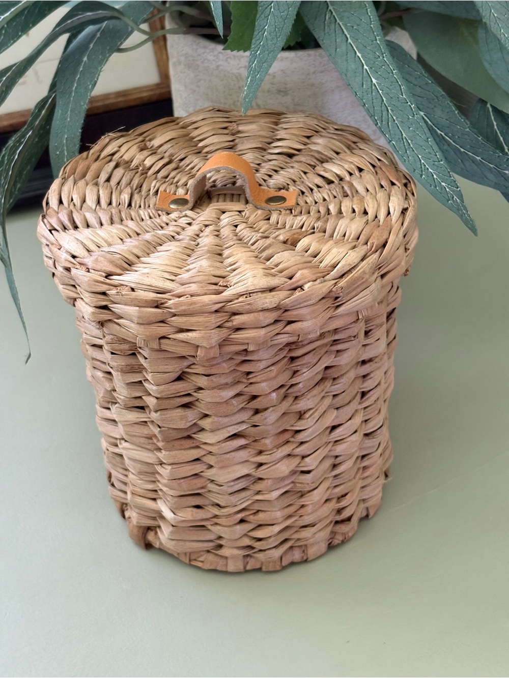 Woven Seagrass Round Lidded Basket with Leather Handle